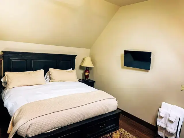 Carriage House 4